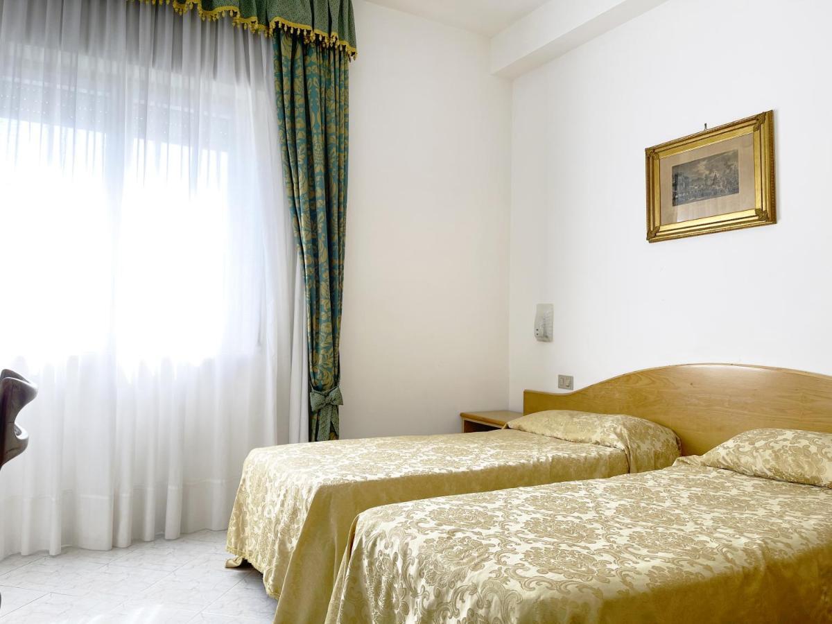 Hotel Reginella SantʼAgata sui Due Golfi Εξωτερικό φωτογραφία