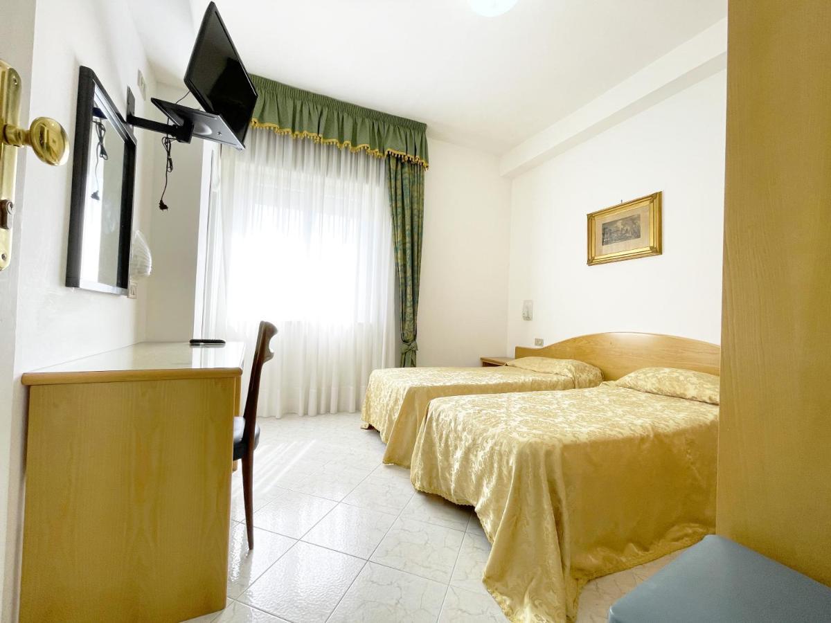 Hotel Reginella SantʼAgata sui Due Golfi Εξωτερικό φωτογραφία